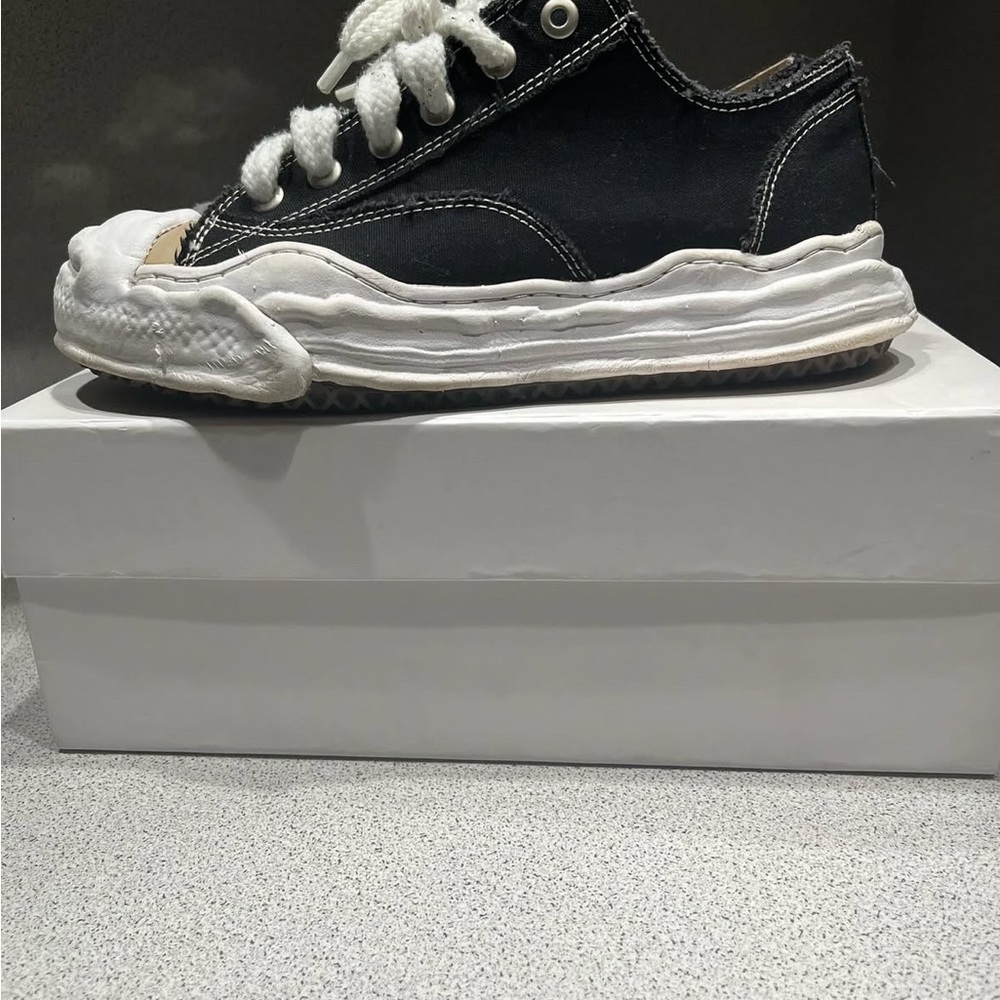 Black Sneakers with Chunky Sole and Vintage Look